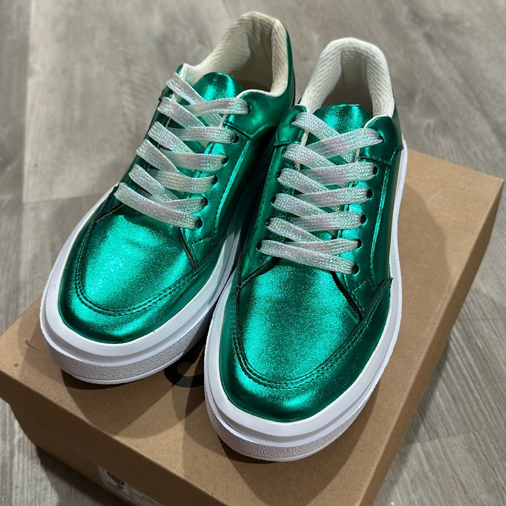 Makers platform metal green.